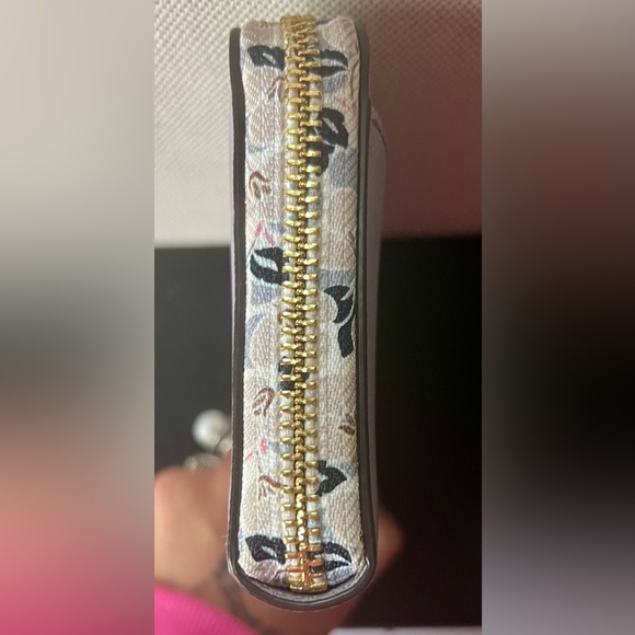 Kate Spade Lilac and Floral Wallet Like New Condition! - Picture 9 of 14